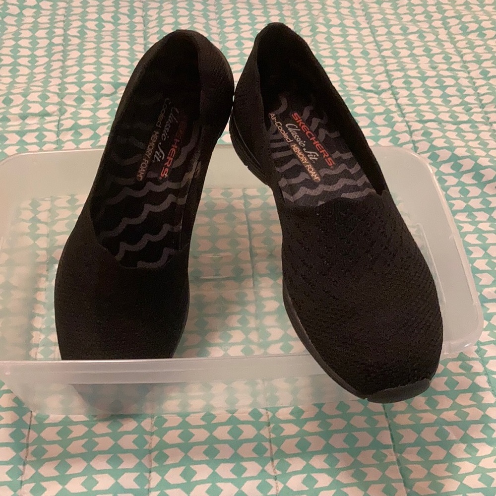 Black Comfortable Skechers Size 9